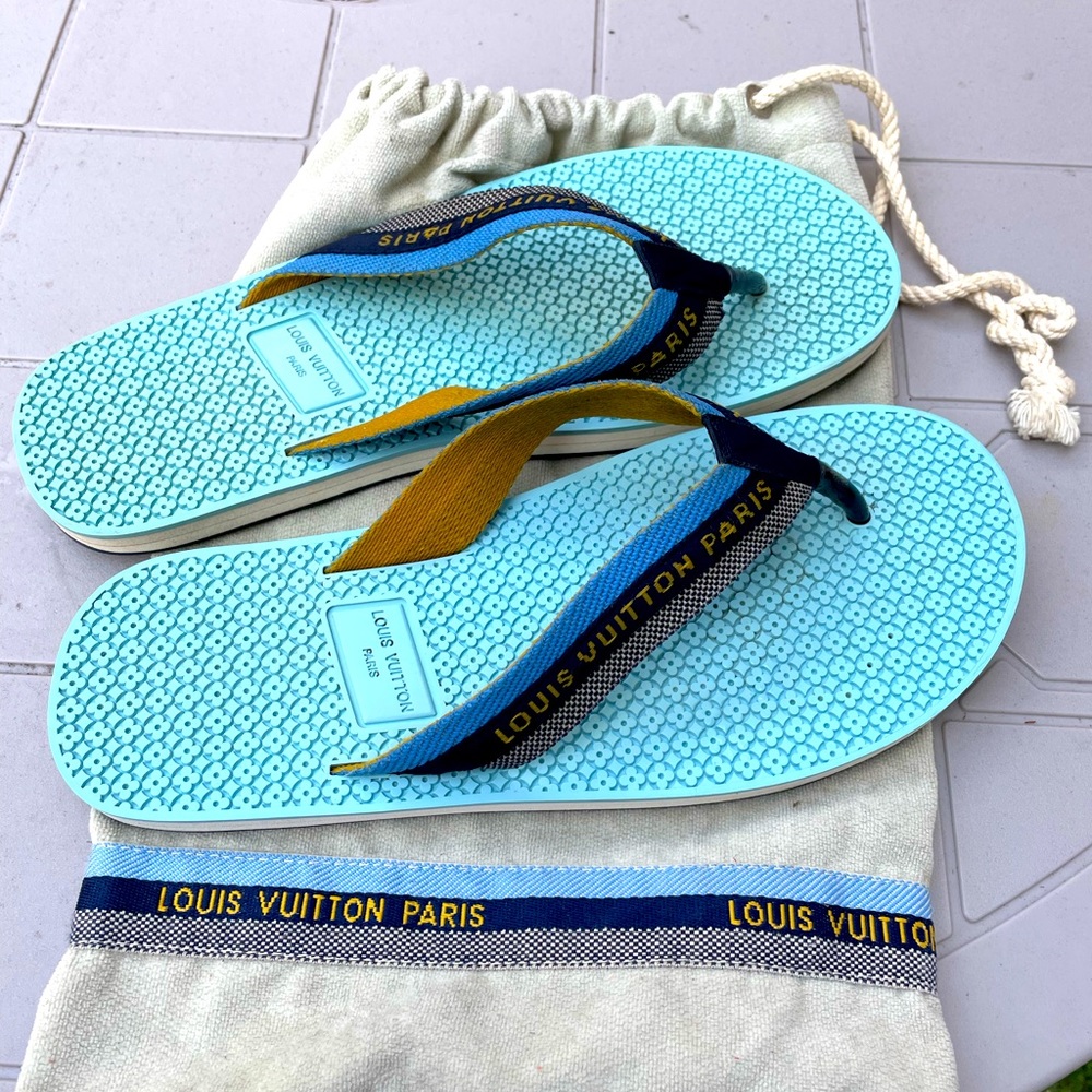 Louie Vuitton flip flops size 8